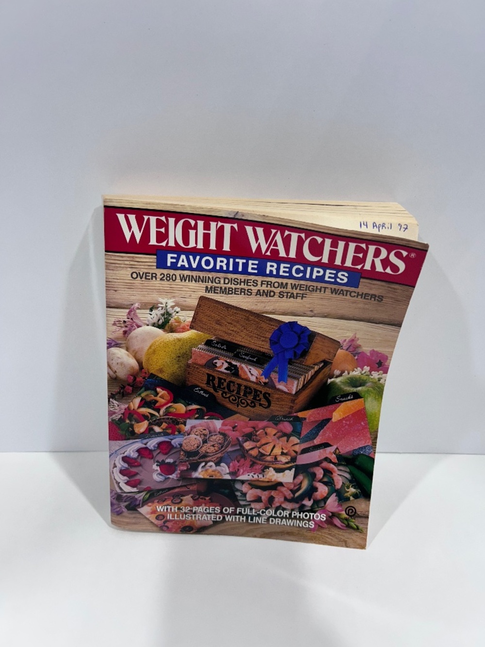 Vintage 1986 Weight Watchers "Favorite Recipes Book" over 280 recipes-soft cover